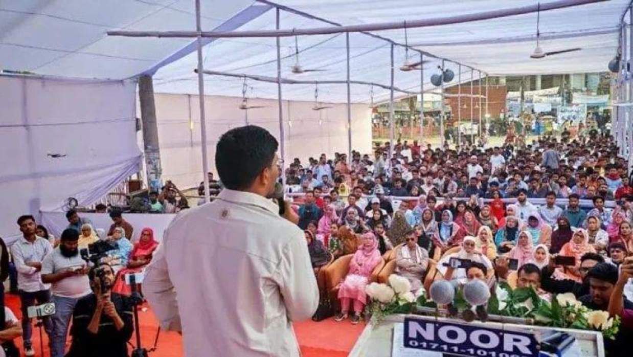 আবিদুল ইসলাম খান কথা বলছেন