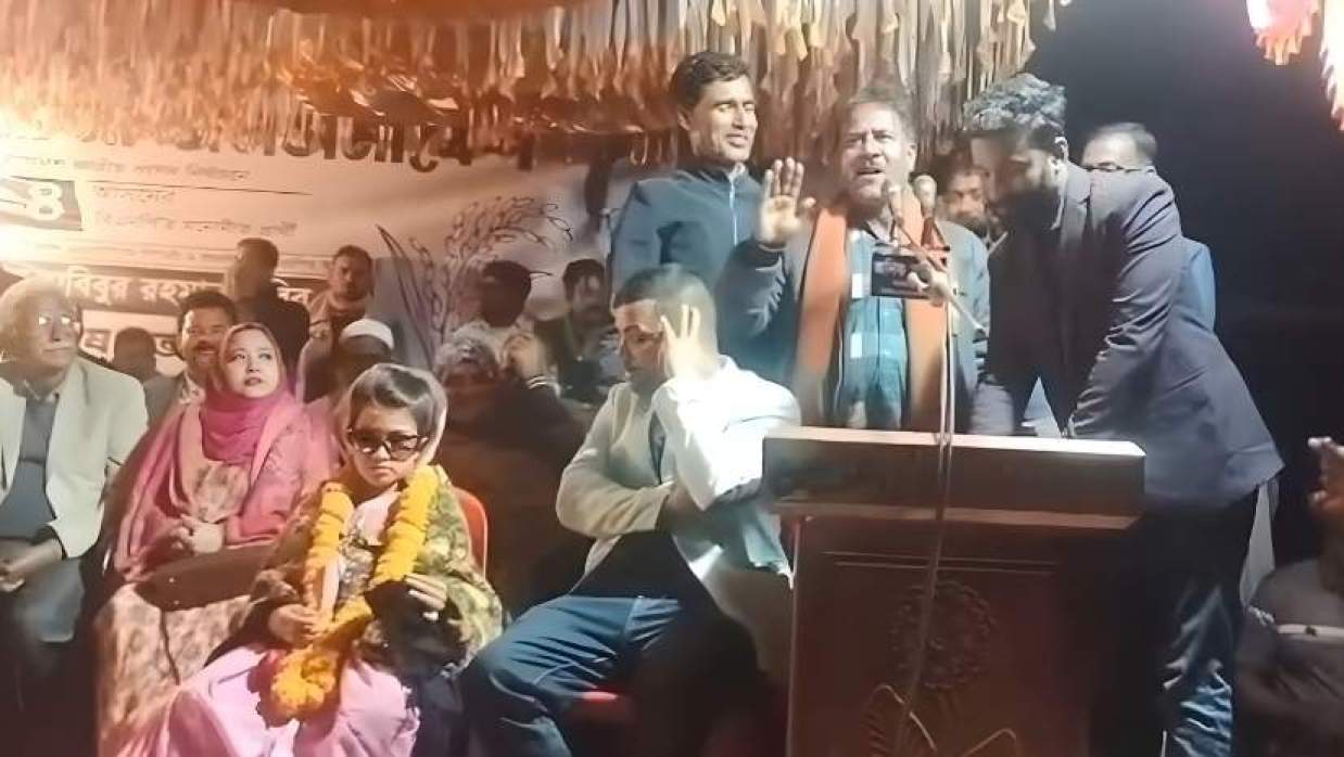 বক্তব্য দিচ্ছেন কৃষকদল নেতা মক্কেল মৃধা