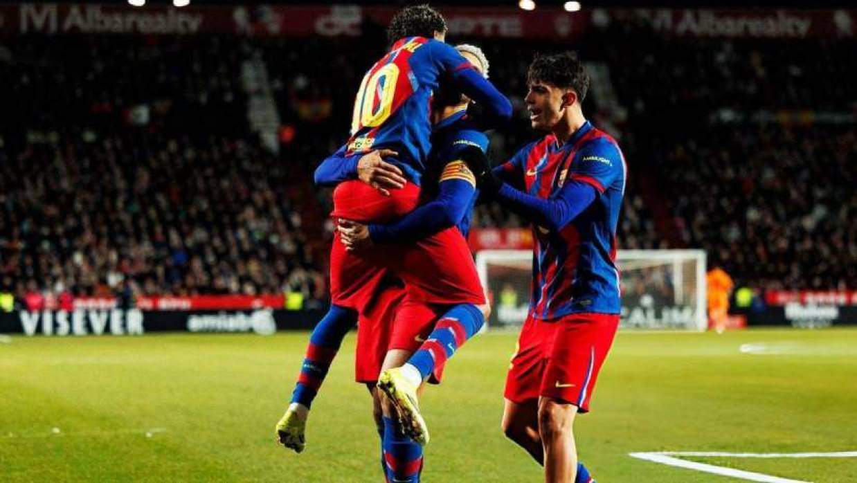 গোল করার বার্সেলোনার খেলোয়াড়দের উদযাপন