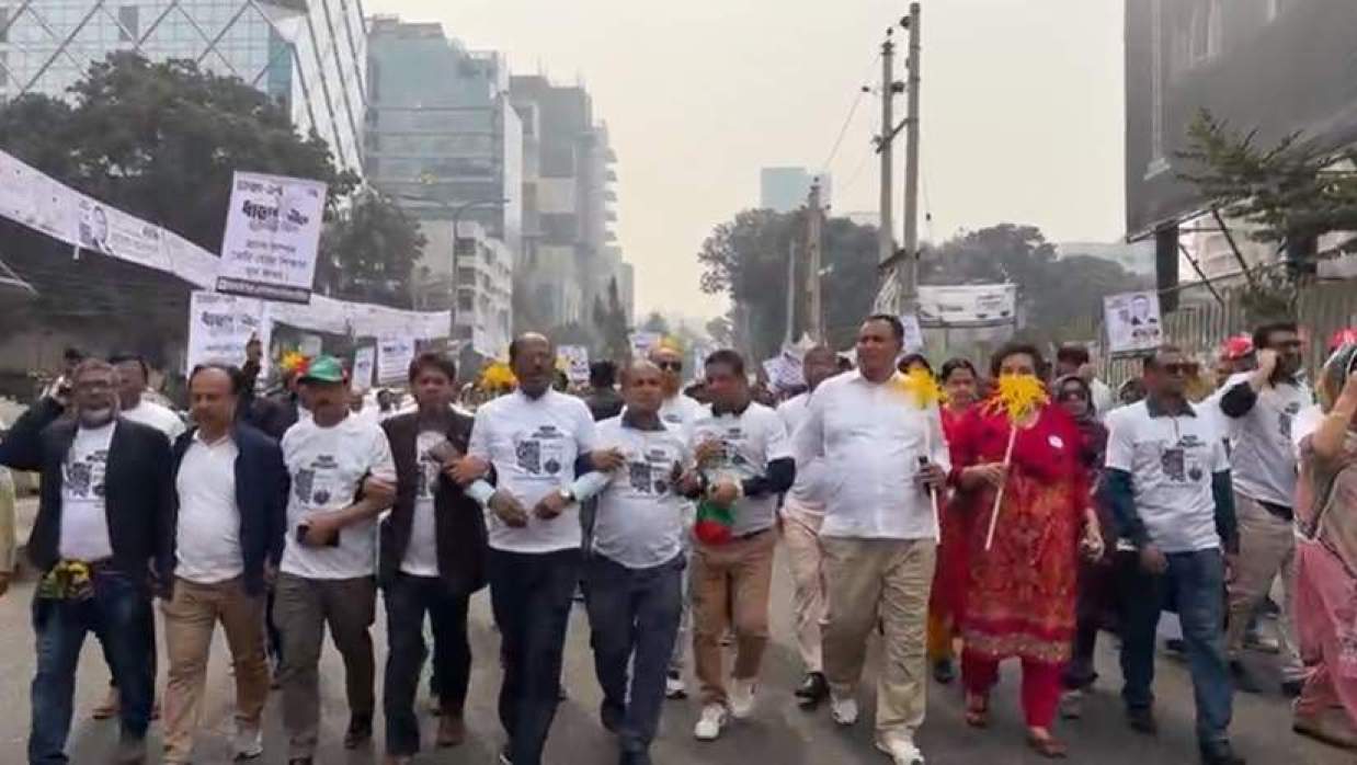 ঢাকা-১৭ আসনে মিছিলে ভিসি-প্রোভিসি ও ঢাকা বিশ্ববিদ্যালয়ের শিক্ষকরা