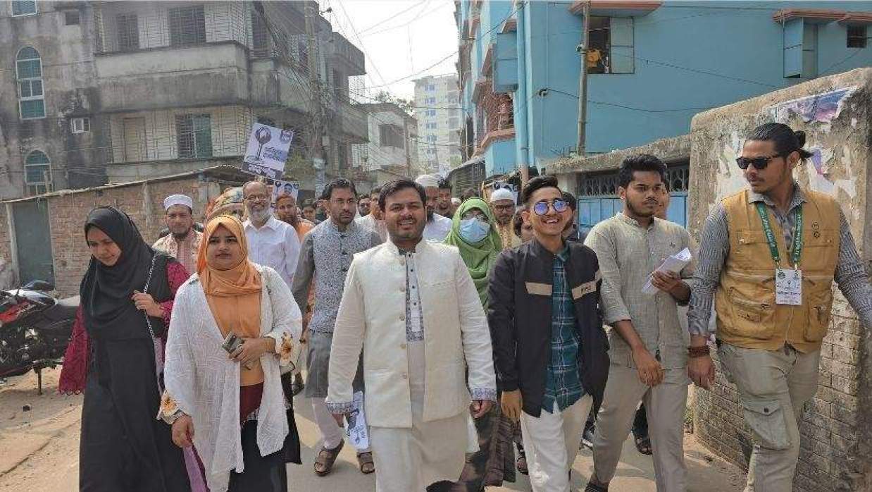 ঢাকা-১৮ আসনের প্রচারণায় 'ঐক্যবদ্ধ বাংলাদেশ' জোটের প্রার্থী আরিফুল ইসলাম আদীব