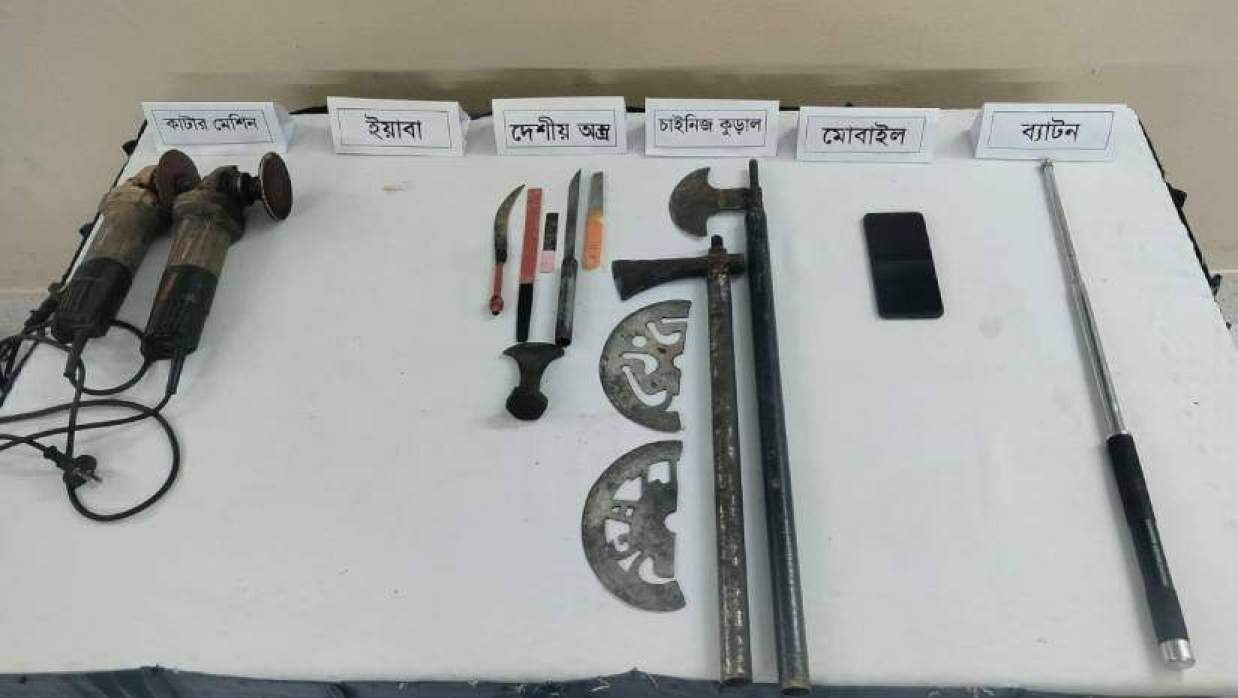 উদ্ধার করা অস্ত্র