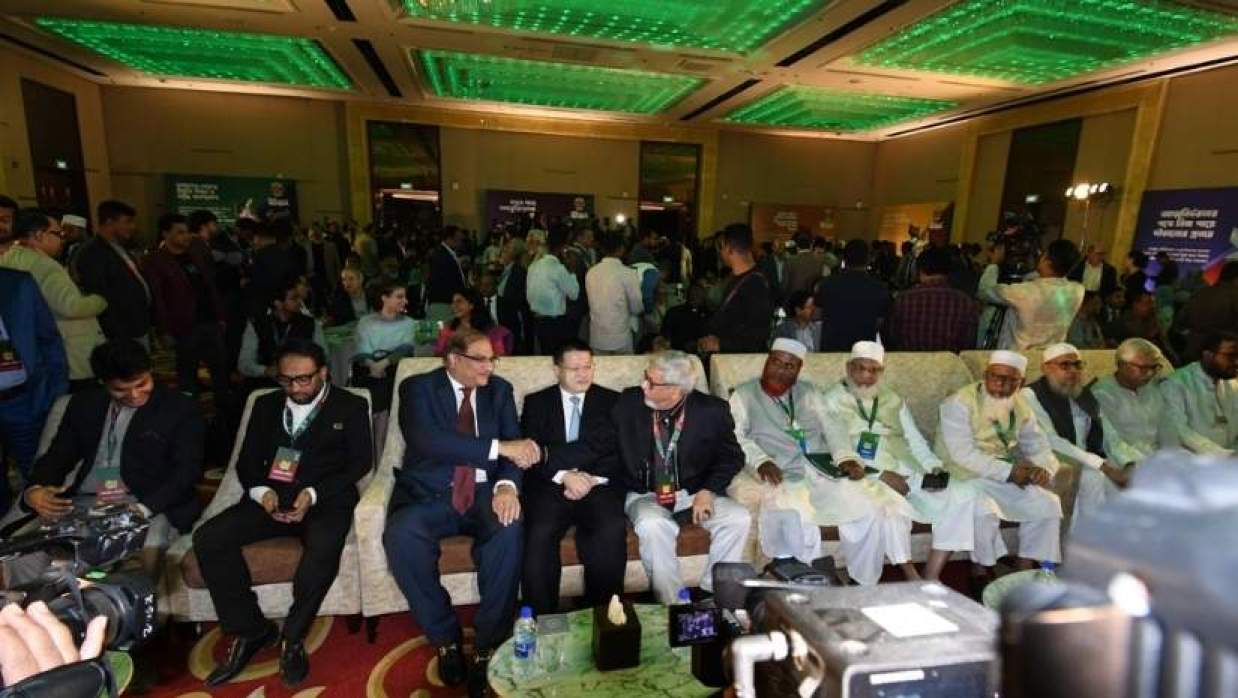 আন্তর্জাতিক সংস্থার প্রতিনিধি এবং কূটনীতিকদের উপস্থিতি