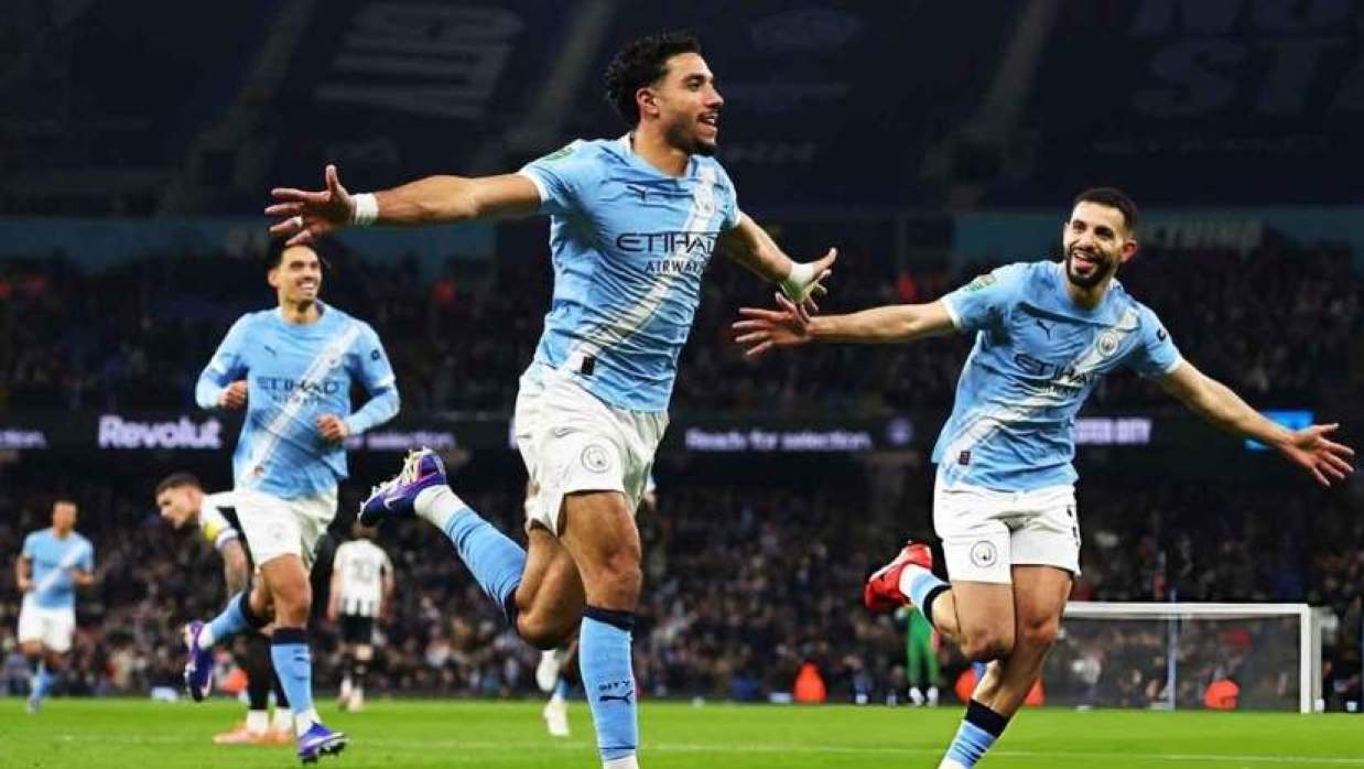 ম্যানচেস্টার সিটি খেলোয়ারদের উদযাপন