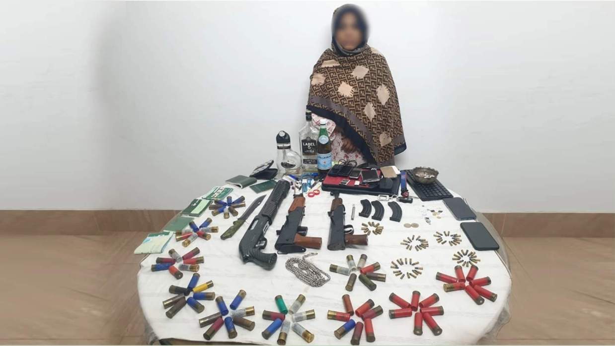 আগ্নেয়াস্ত্রসহ আটক সাবেক ছাত্রদল নেত্রী