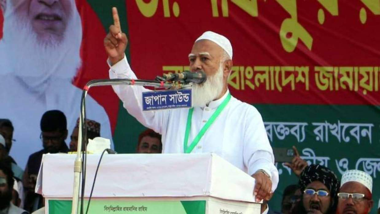 নওগাঁ শহরের এটিম মাঠে নির্বাচনী জনসভায় বক্তব্য দিচ্ছেন জামায়াতের ইসলামীর আমির ডা. শফিকুর রহমান