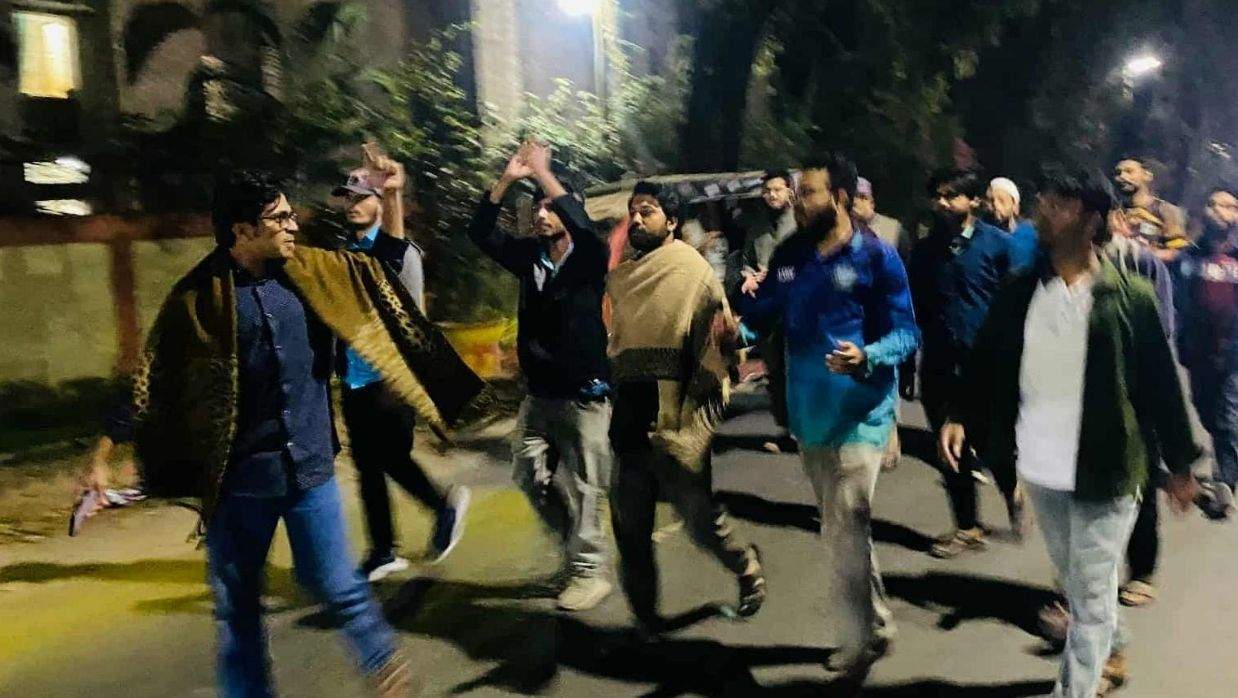 ইনকিলাব মঞ্চের নেতাকর্মীদের ওপর হামলার প্রতিবাদে বাকৃবিতে বিক্ষোভ