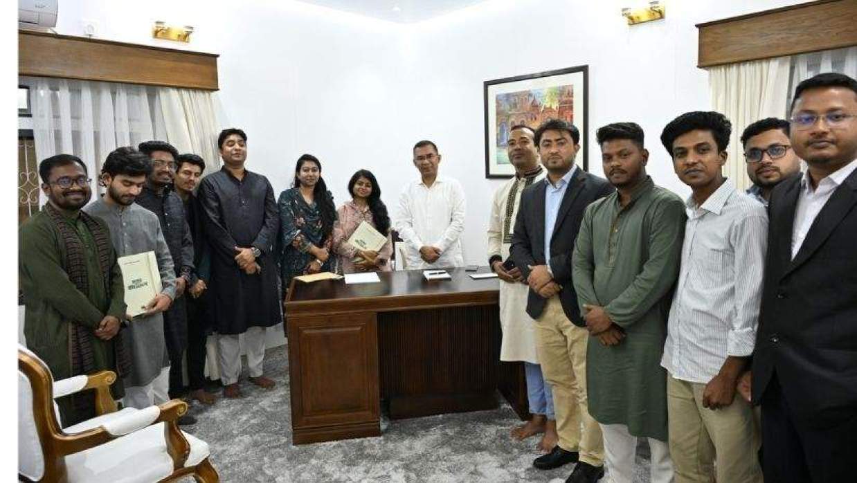 তারেক রহমানের সঙ্গে সাক্ষাৎ জাকসু ভিপিসহ হল সংসদের প্রতিনিধিদের