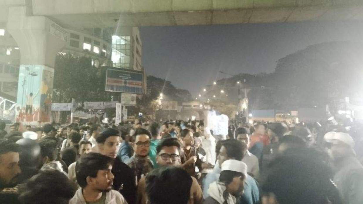 প্রায় ৬ ঘন্টা পর শাহবাগ ছাড়ল বিক্ষোভকারী ছাত্র-জনতা 