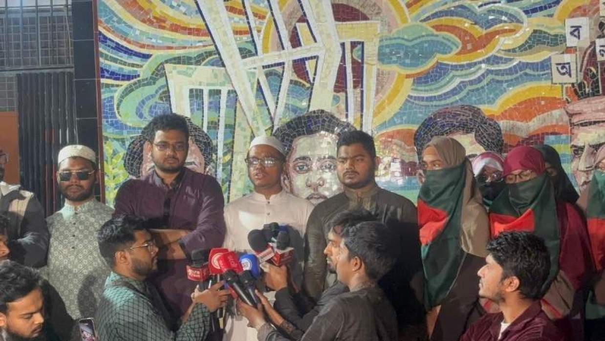 ক্ষুদ্র জমায়েত ছত্রভঙ্গ করতে যেভাবে আগ্রাসী হয়েছেন, নির্বাচনে কীরূপ ভূমিকা পালন করেন