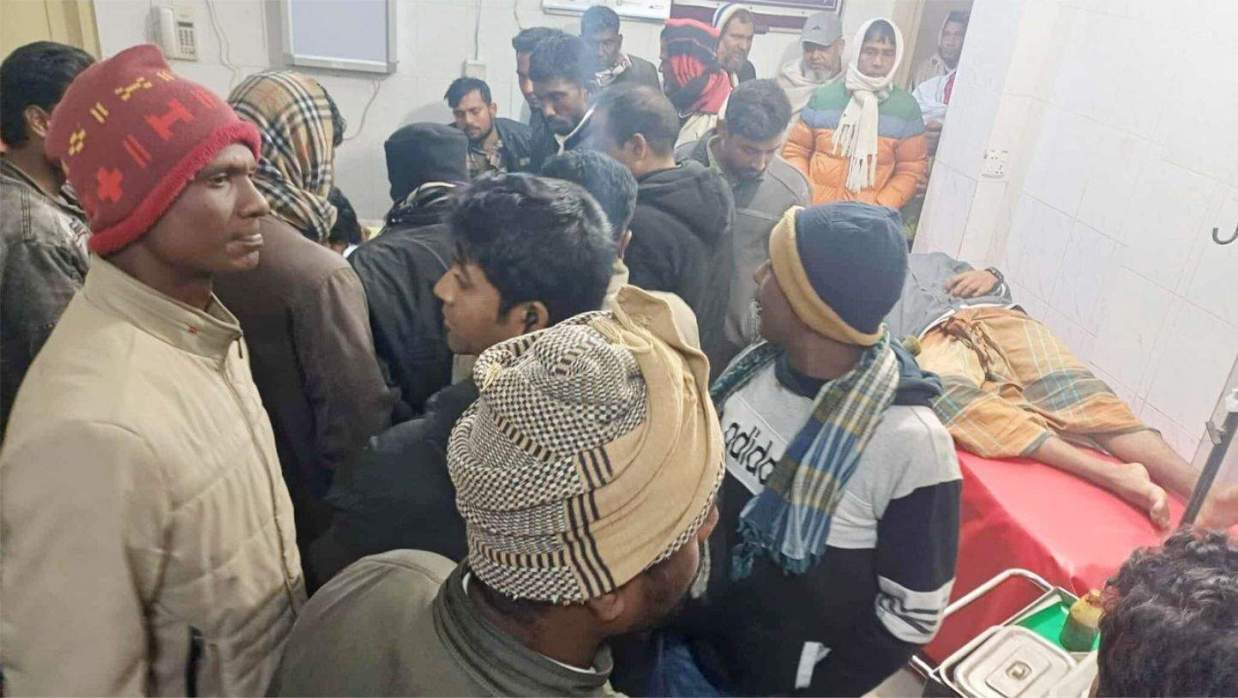 আহতরা লালপুর উপজেলা স্বাস্থ্য কমপ্লেক্সে চিকিৎসা নিয়েছেন