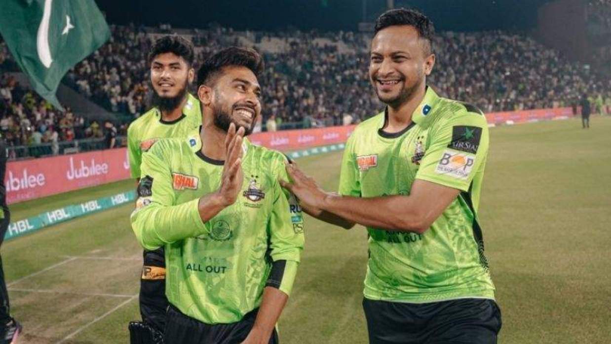 রিশাদ হোসেন, মেহেদী হাসান মিরাজ ও সাকিব আল হাসান