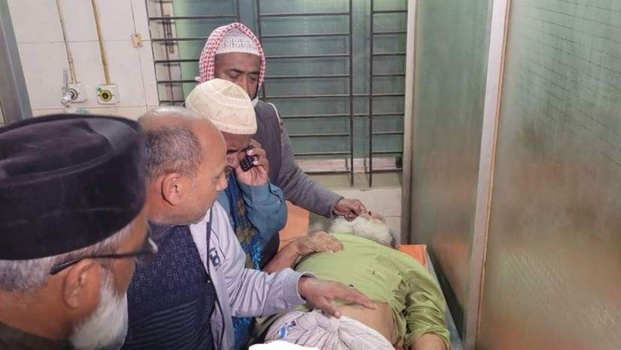 মসজিদ থেকে বের করে জামায়াত নেতাকে কুপিয়ে জখম 