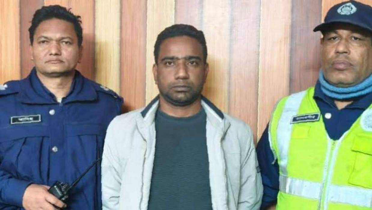 আশুলিয়ায় ১৫ মামলার আসামি যুবলীগ নেতা রবিউল গ্রেপ্তার