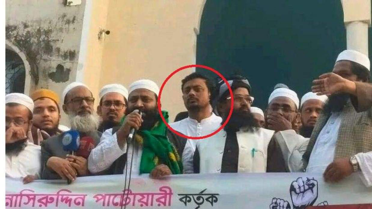 নাসীরুদ্দীন পাটওয়ারীর বিরুদ্ধে ডাকা বিক্ষোভে উপস্থিত তিনি নিজেই 