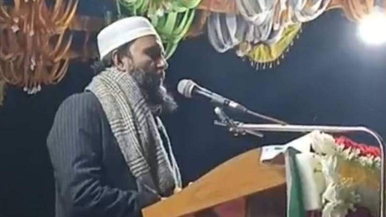 পথসভায় বক্তব্য দিচ্ছেন মাজেদুর রহমান