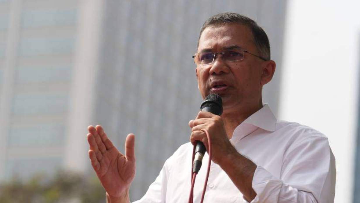 রাজধানীর বনানী কামাল আতাতুর্ক মাঠে এক জনসভায় বক্তব্য দিচ্ছেন বিএনপির চেয়ারম্যান তারেক রহমান