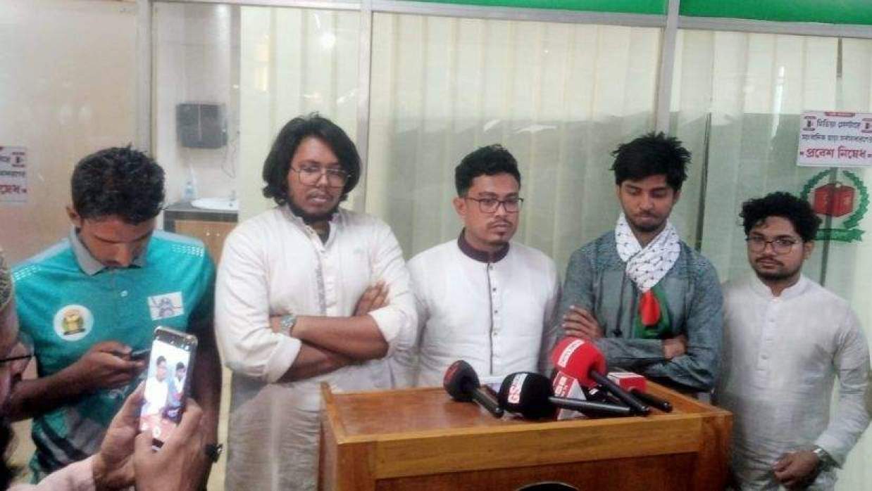 নির্বাচন কমিশনের (ইসি) সঙ্গে সাক্ষাৎ করেন ডাকসুর প্রতিনিধিরা