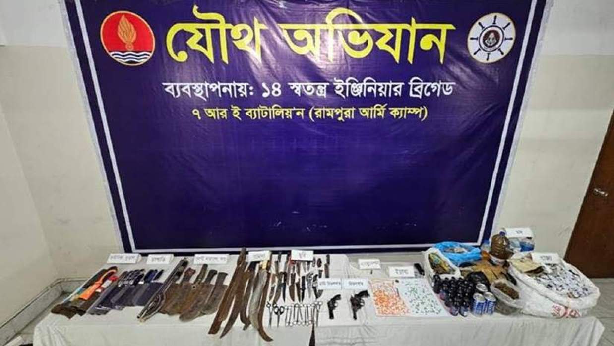 রাজধানীতে সেনা অভিযানে রিভলবারসহ বিপুল অস্ত্র ও মাদক উদ্ধার