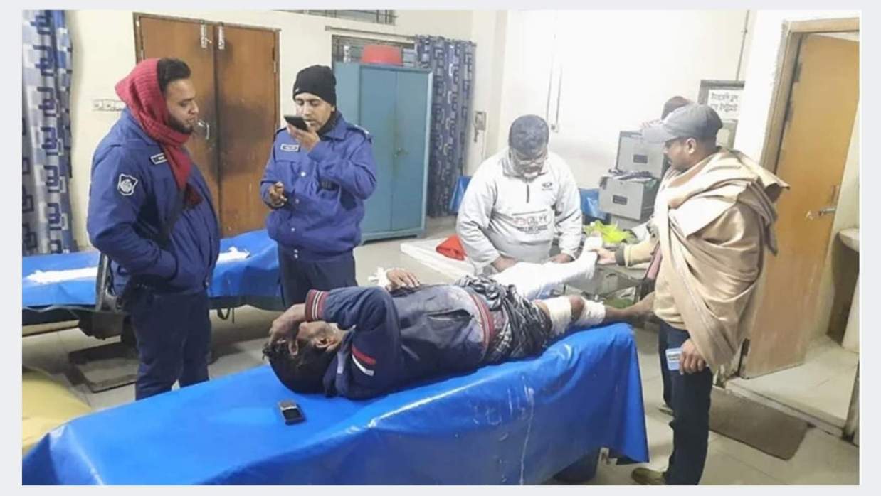 হামলায় আহত ধানের শীষের সমর্থক ঠান্ডু মন্ডল