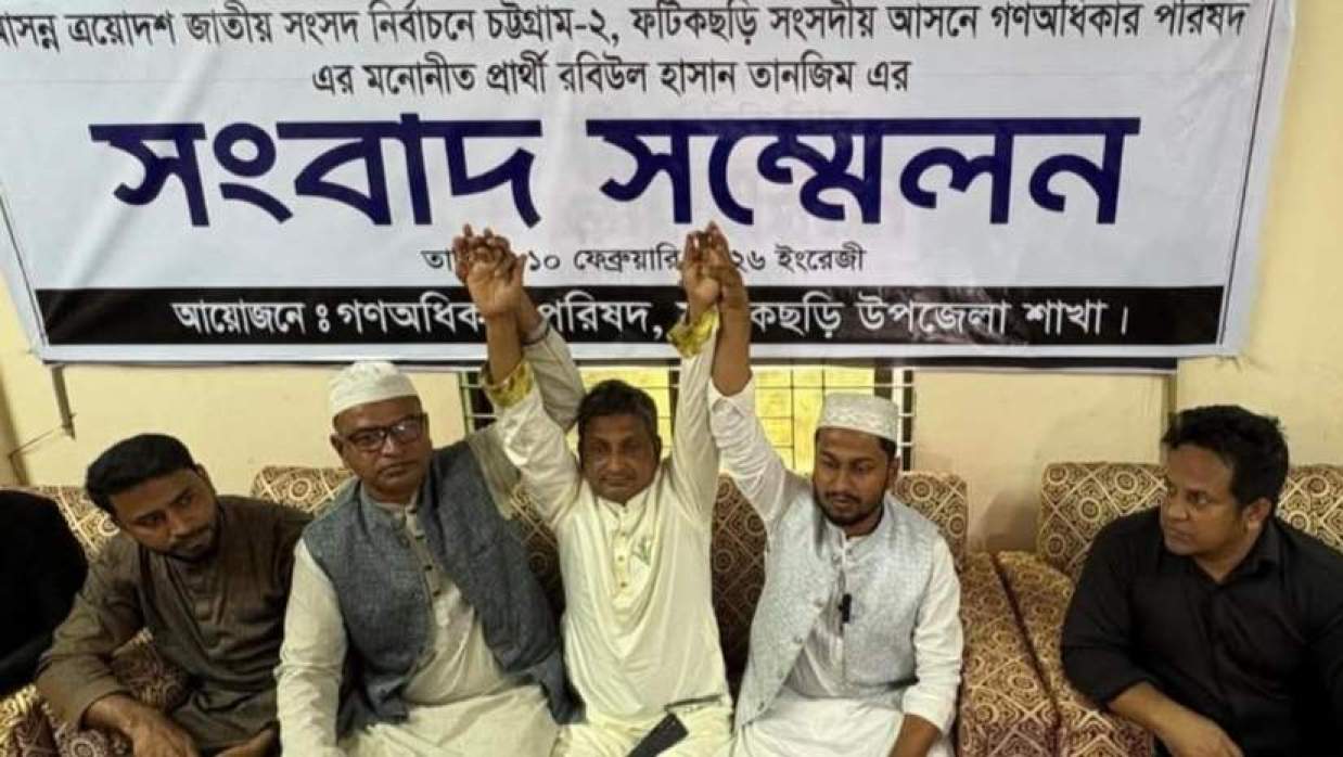 নির্বাচন থেকে সরে দাঁড়ালেন দুই প্রার্থী