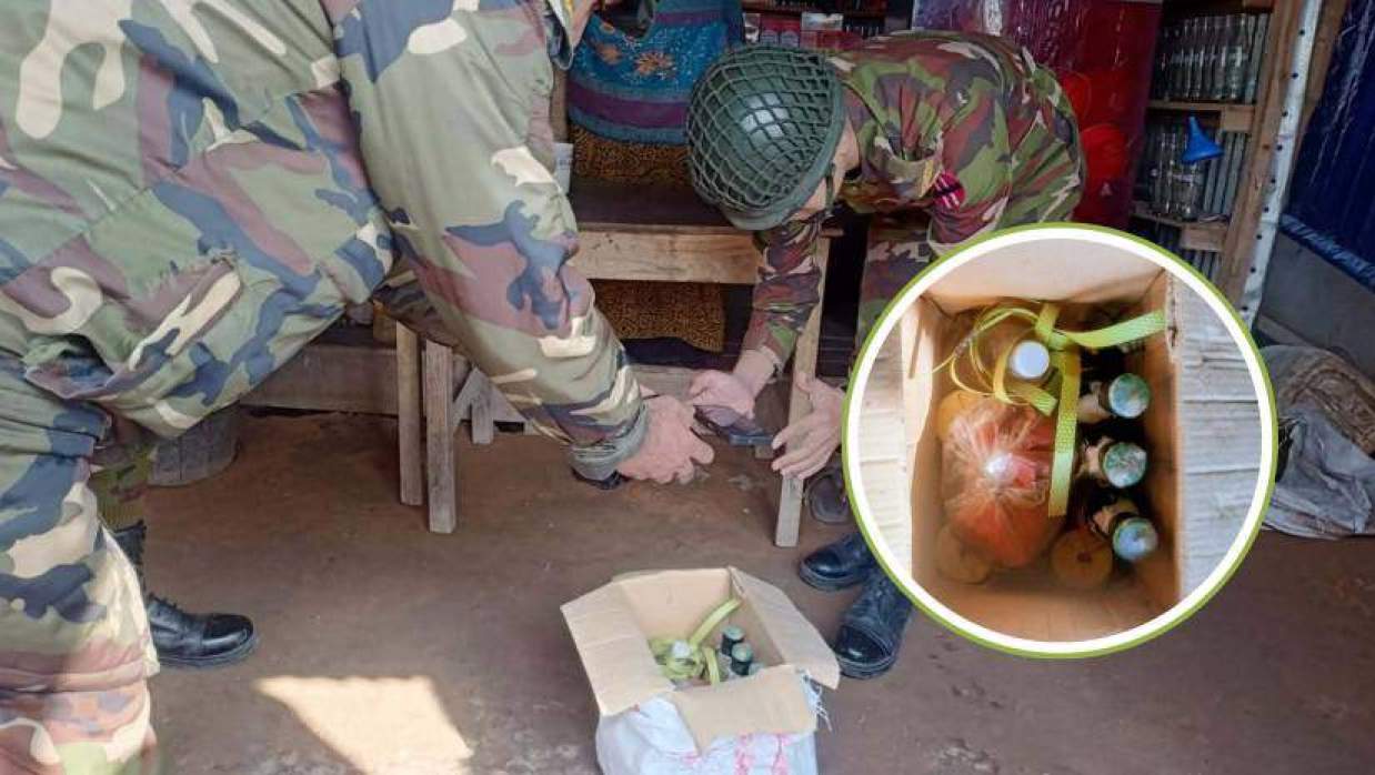 নওগাঁয় মুদিদোকানের পাশ থেকে বোমাসদৃশ বস্তু উদ্ধার