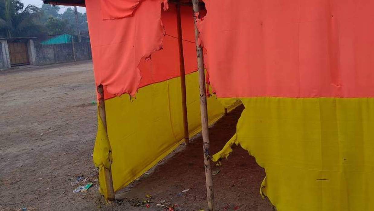 জামায়াতে ইসলামী প্রার্থীর নির্বাচনী ক্যাম্পের একাংশ আগুনে পুড়ে গেছে