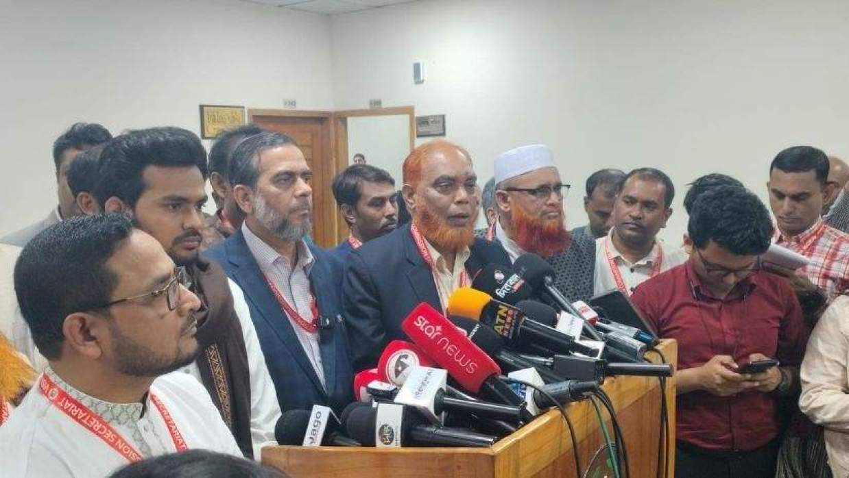 সংবাদ সম্মেলনে জামায়াত নেতৃবৃন্দ