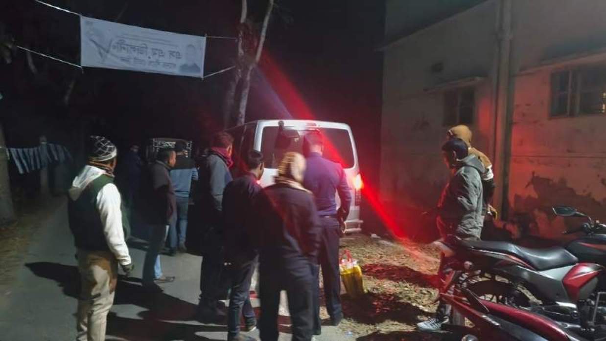 ঘটনাস্থলে পুলিশের উপস্থিতি