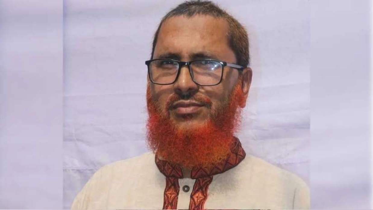 আটক সেই জেলা জামায়াত আমিরকে টাকাসহ পরিবারের কাছে হস্তান্তর