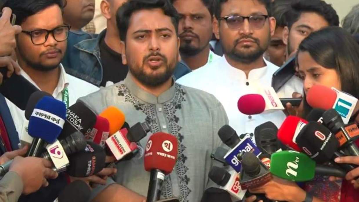 ভোটদান শেষে কথা বলছেন এনসিপির আহবায়ক নাহিদ ইসলাম