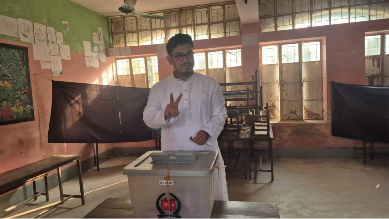 ভোট দিলেন ডাকসুর ভিপি সাদিক কায়েম