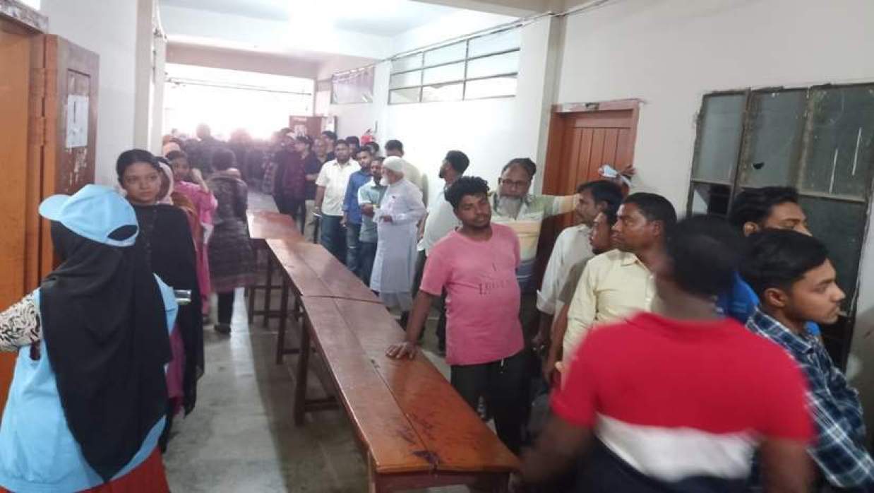 ঢাকার তিন কেন্দ্রে ২৬, ২১ ও ২৭ শতাংশ ভোট