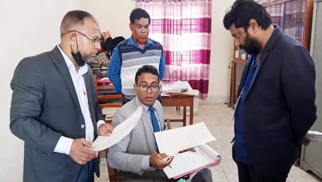 ফরিদপুরে বিএনপি প্রার্থীর এক পোলিং এজেন্টকে জরিমানা করা হয়েছে