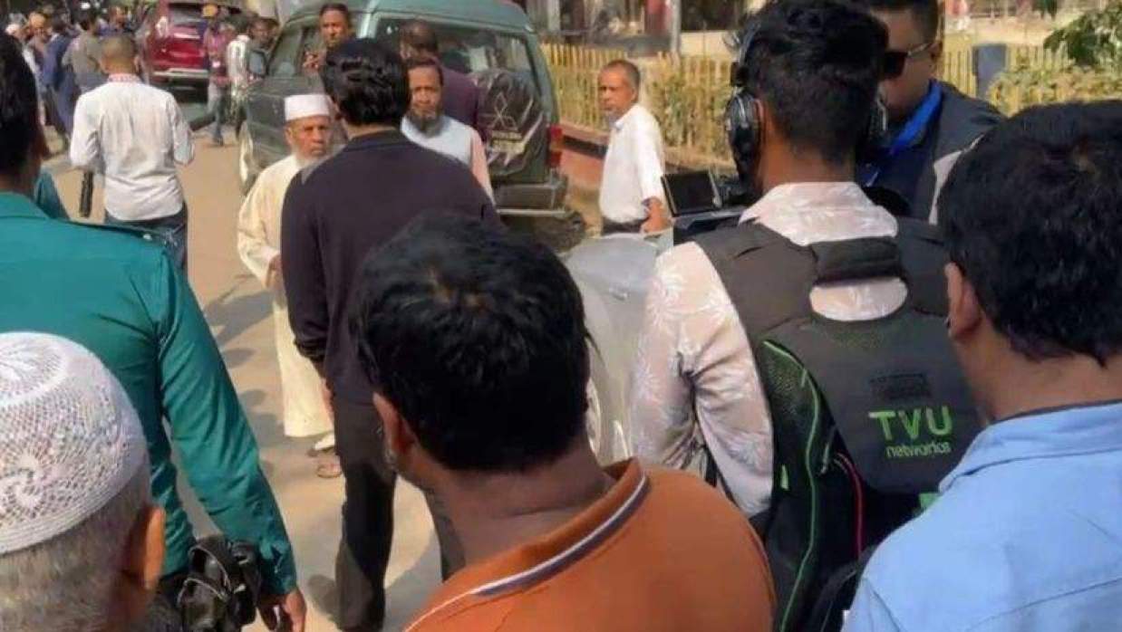 এক কেন্দ্রের ভোটগ্রহণ সাময়িক বন্ধ 