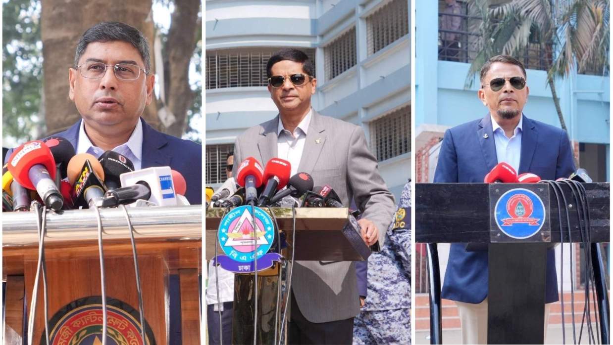 পাশাপাশি তিন বাহিনীর প্রধান