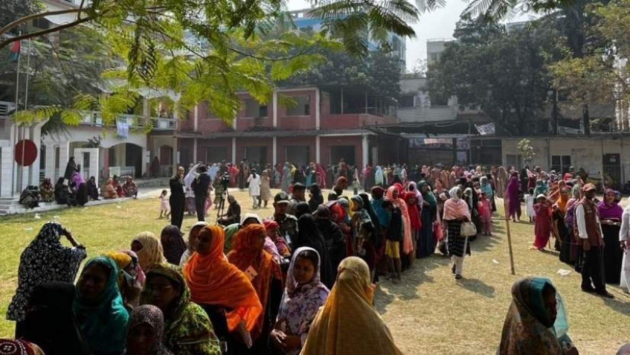 লাইনে দাঁড়ানো ভোটার