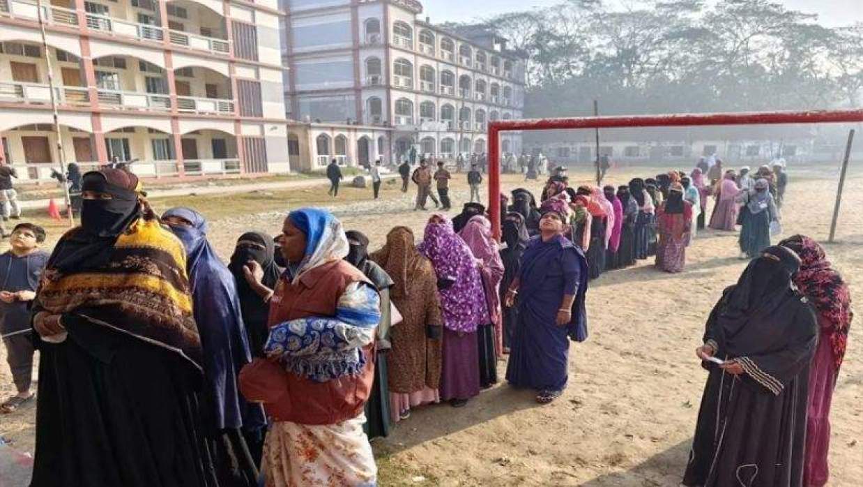 সারাদেশে ত্রয়োদশ জাতীয় সংসদ নির্বাচন ও গণভোটের ভোটগ্রহণ চলছে