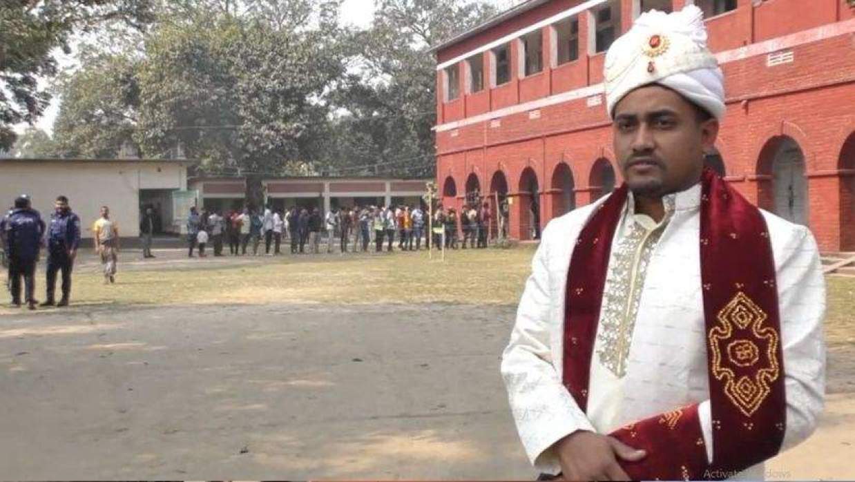  বিয়ের সাজে ভোটকেন্দ্রে সামিউল ইসলাম