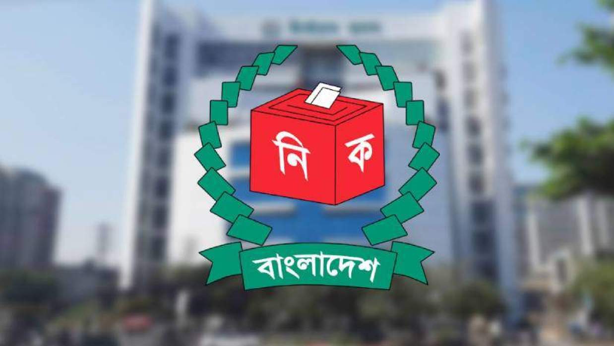 বিকেল সোয়া ৩টায় প্রায় ১০ সদস্যের প্রতিনিধি দল ইসিতে আসে