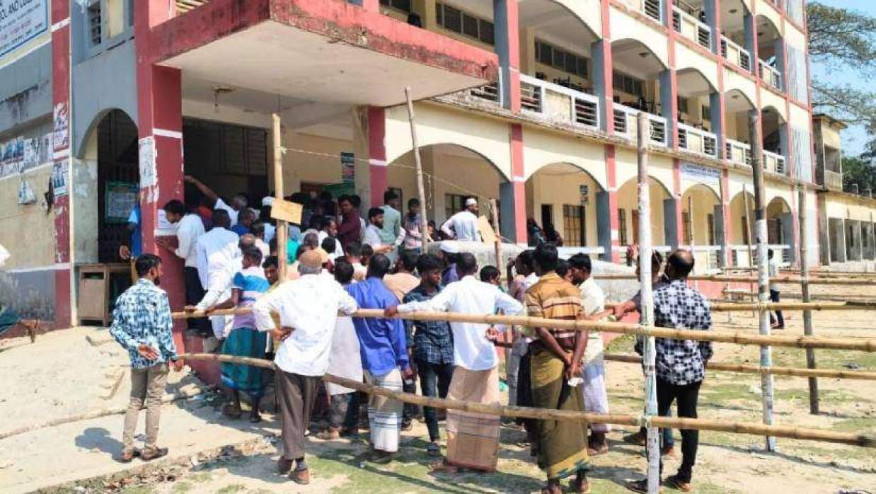 ভোটকেন্দ্র থেকে নির্বাচনি সিল উধাও