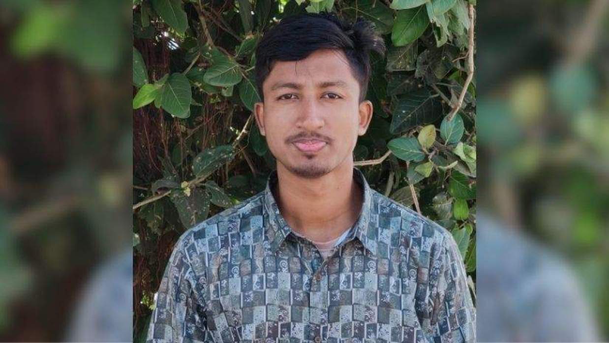 বাবার মৃত্যু বার্ষিকীর দিনে প্রাণ গেল ছেলের