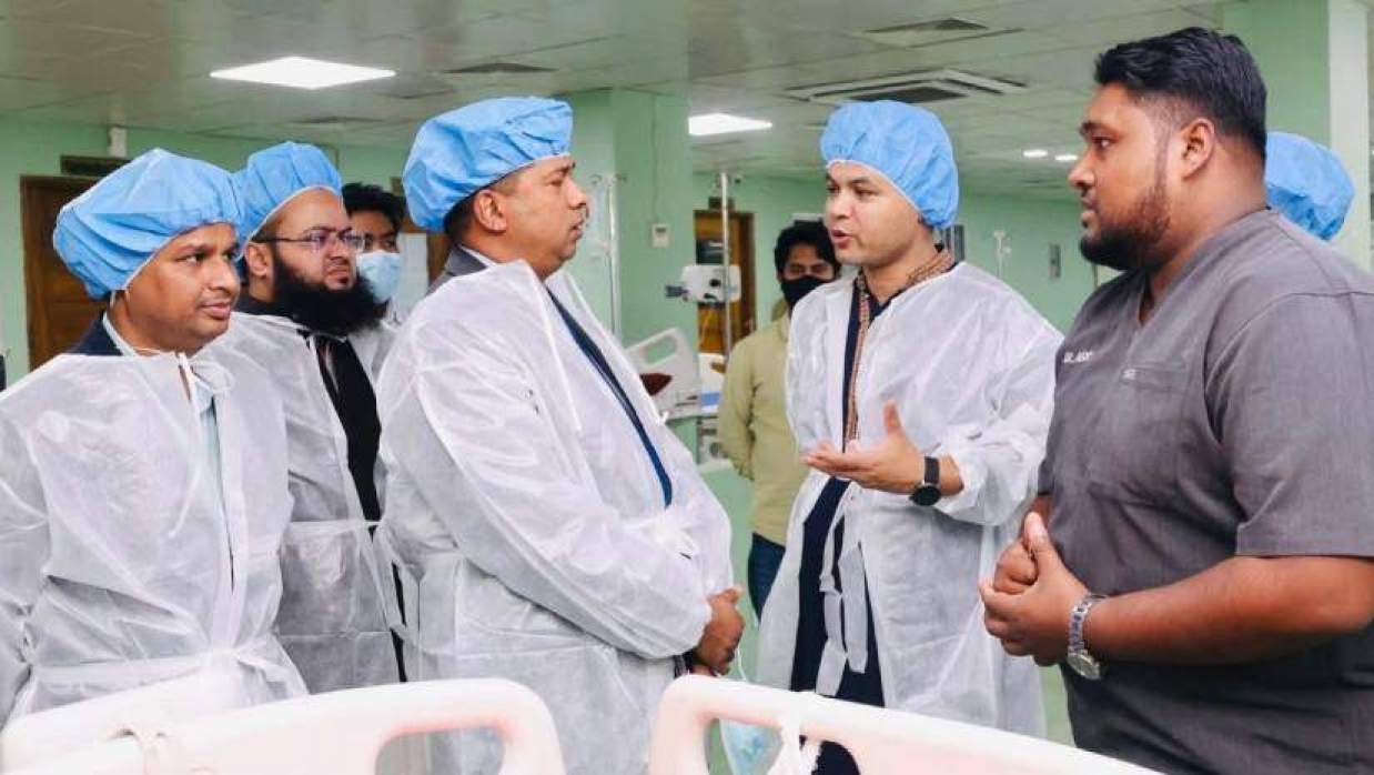 চট্টগ্রাম মেডিকেল কলেজ হাসপাতালে  জেলা প্রশাসক মোহাম্মদ জাহিদুল ইসলাম মিঞা