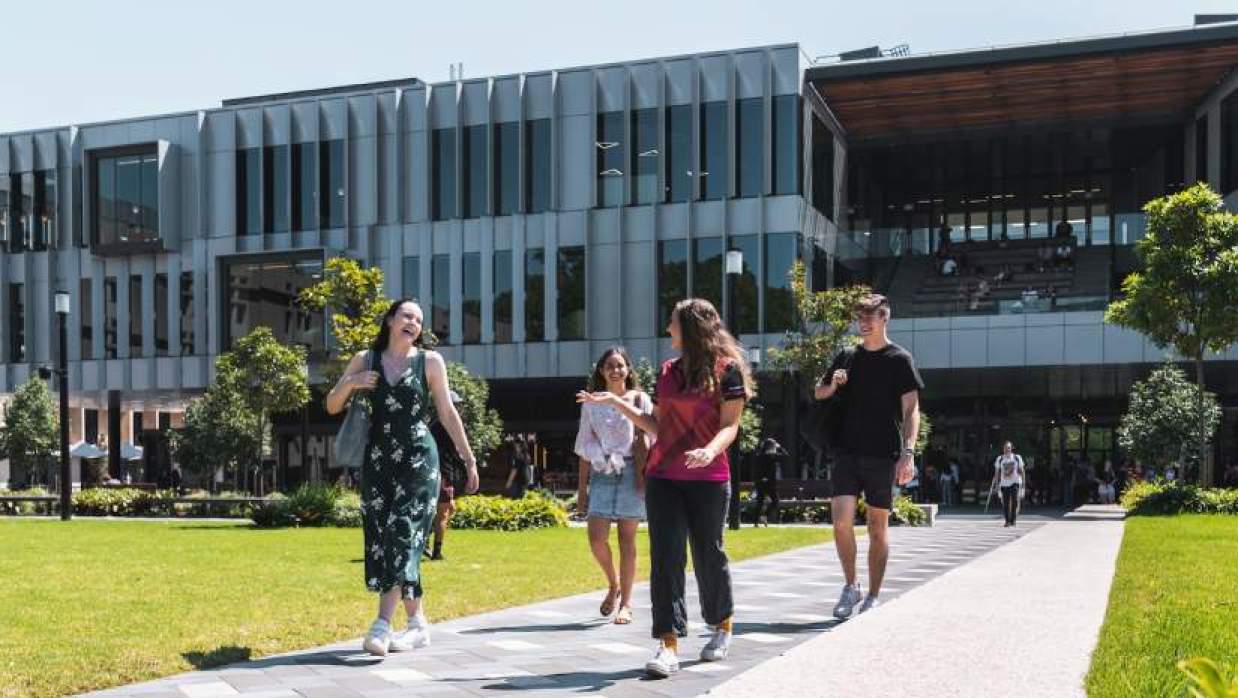 অস্ট্রেলিয়ায় ফুল-ফান্ডেড স্কলারশিপে মাস্টার্স অব রিসার্চ ও পিএইচডি গবেষণা করতে চাইলে আবেদন করুন দ্রুতই