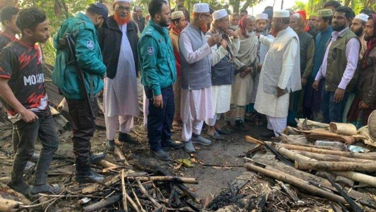 খুলনায় দাঁড়িপাল্লার সমর্থকের বাড়িতে আগুন