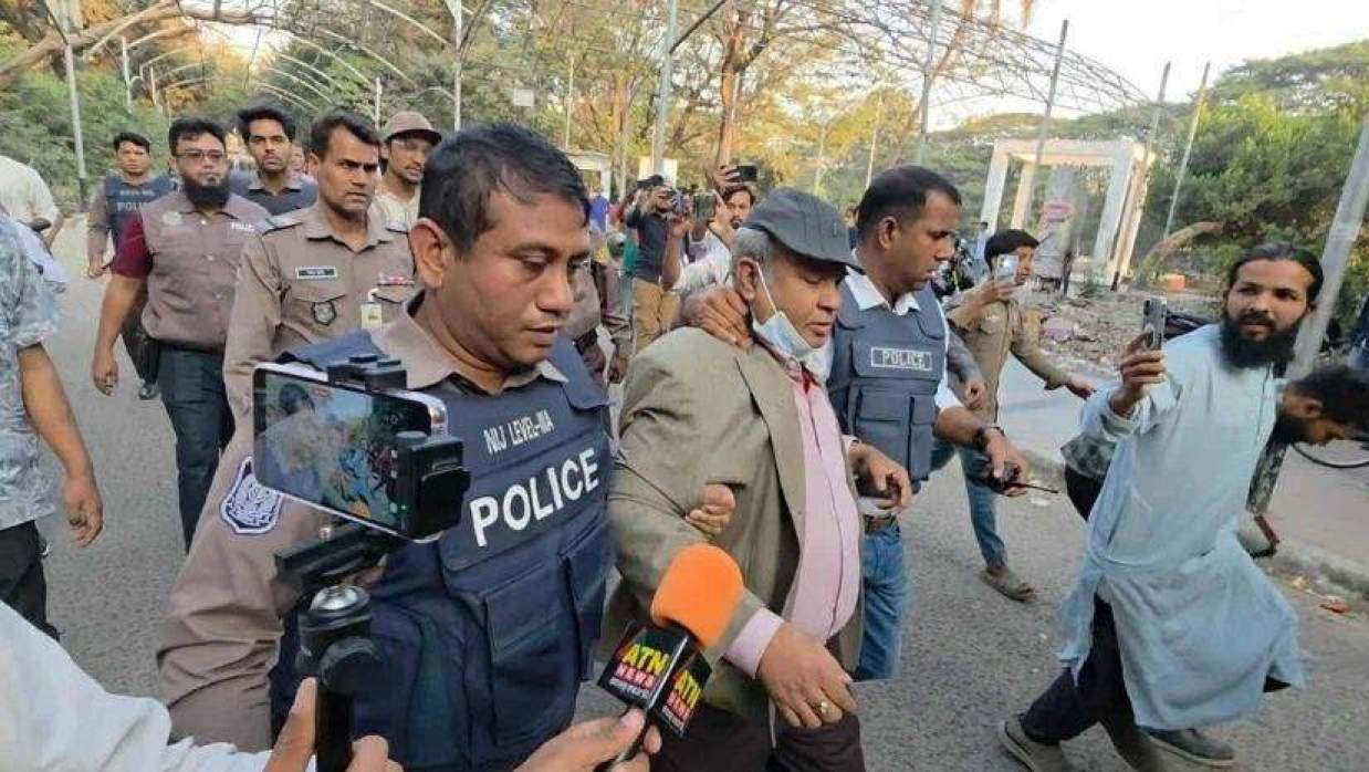 শেখ মুজিবুর রহমানের বাড়িতে শ্রদ্ধানিবেদন করতে যান ঢাবি শিক্ষক