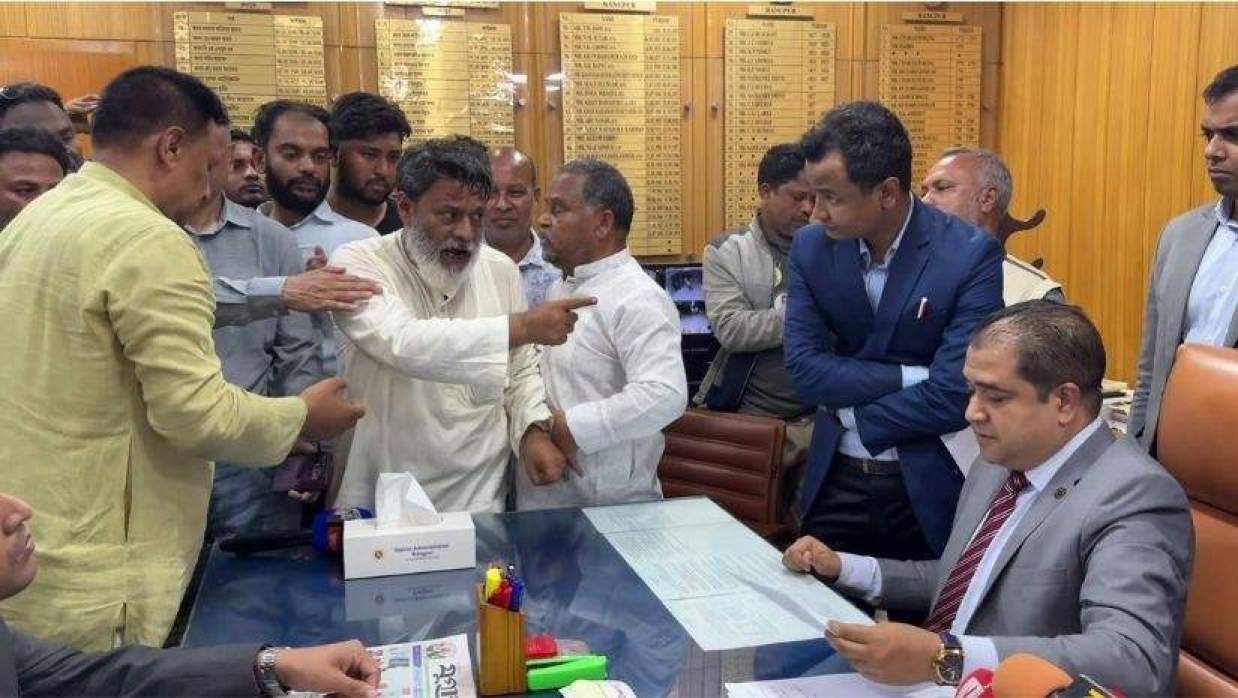 ডিসিকে আঙুল উঁচিয়ে শাসালেন বিএনপির পরাজিত প্রার্থী