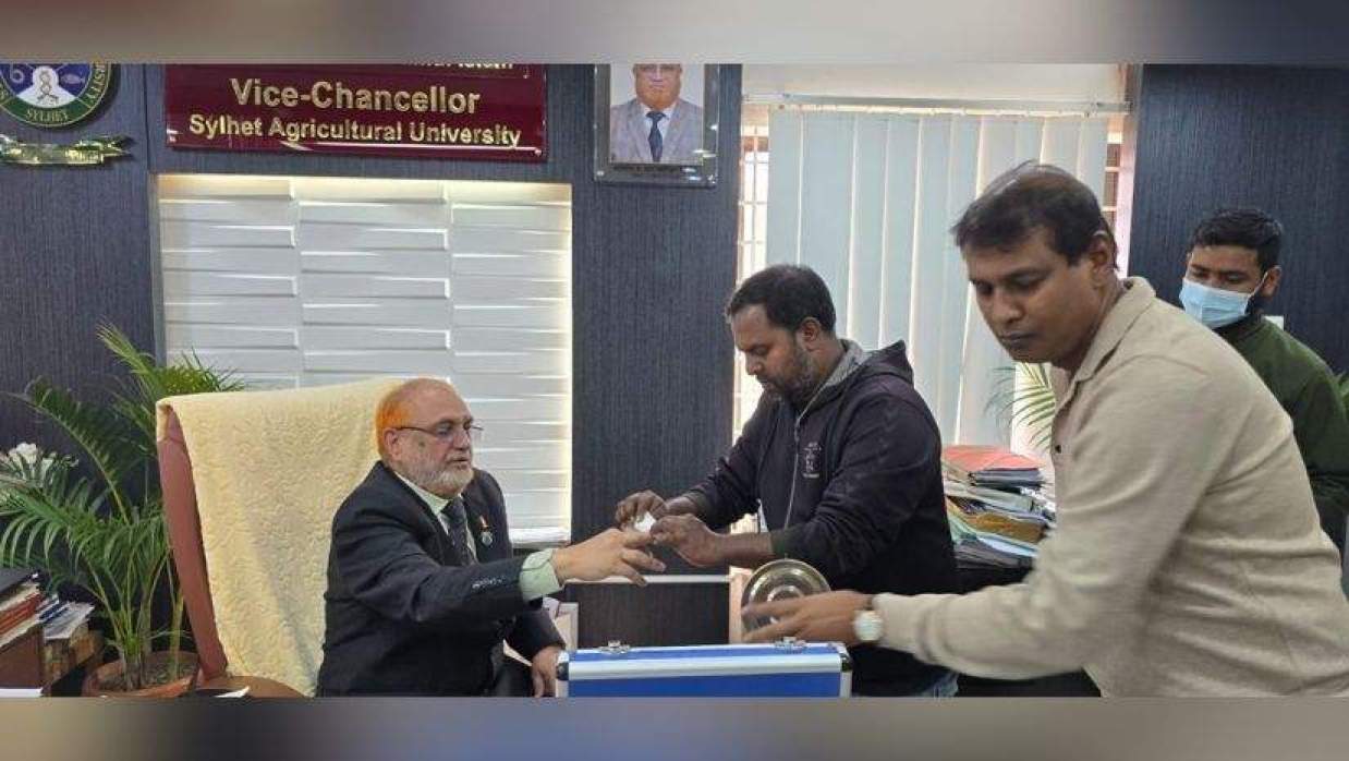 বিএনপিপন্থী শিক্ষকদের দুই পক্ষের মারামারি, উপাচার্য-প্রক্টরসহ আহত ৭