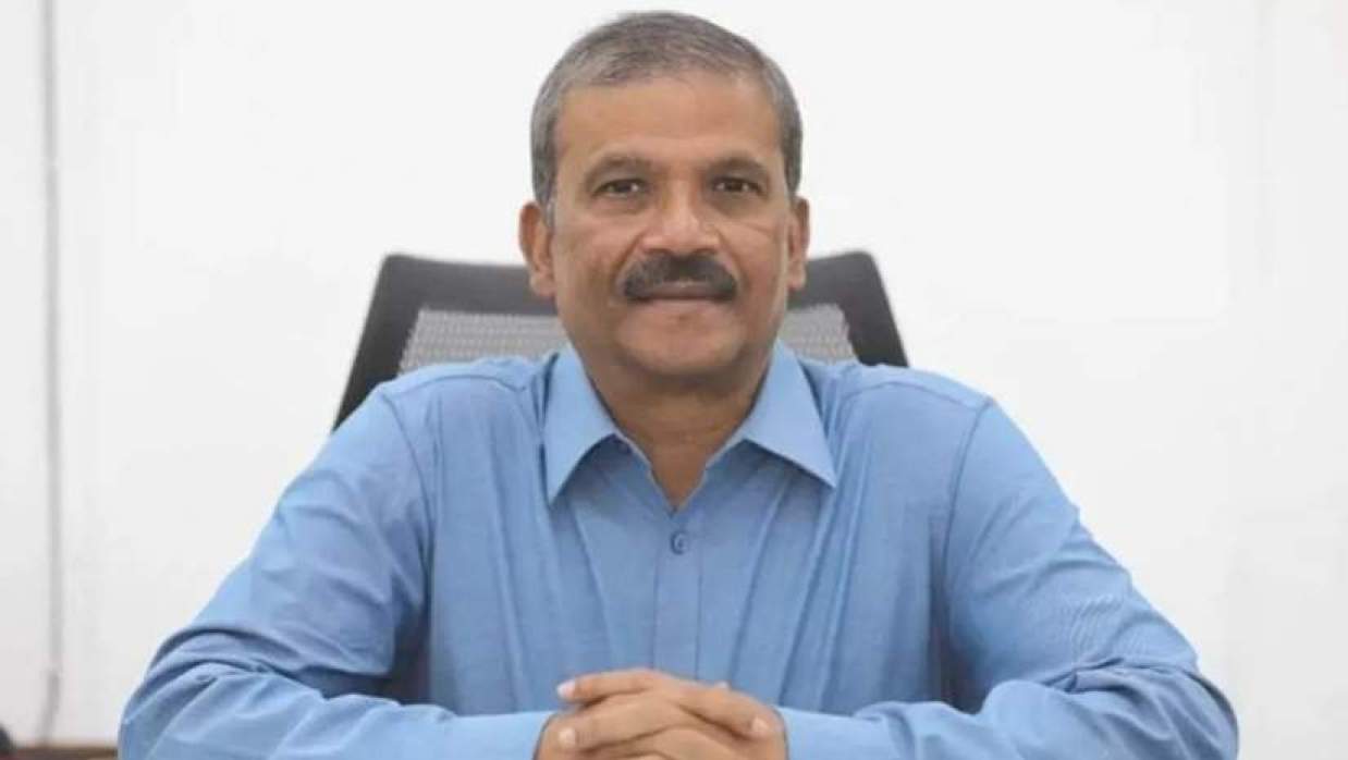 আসিফ নজরুল কি করেছে? 