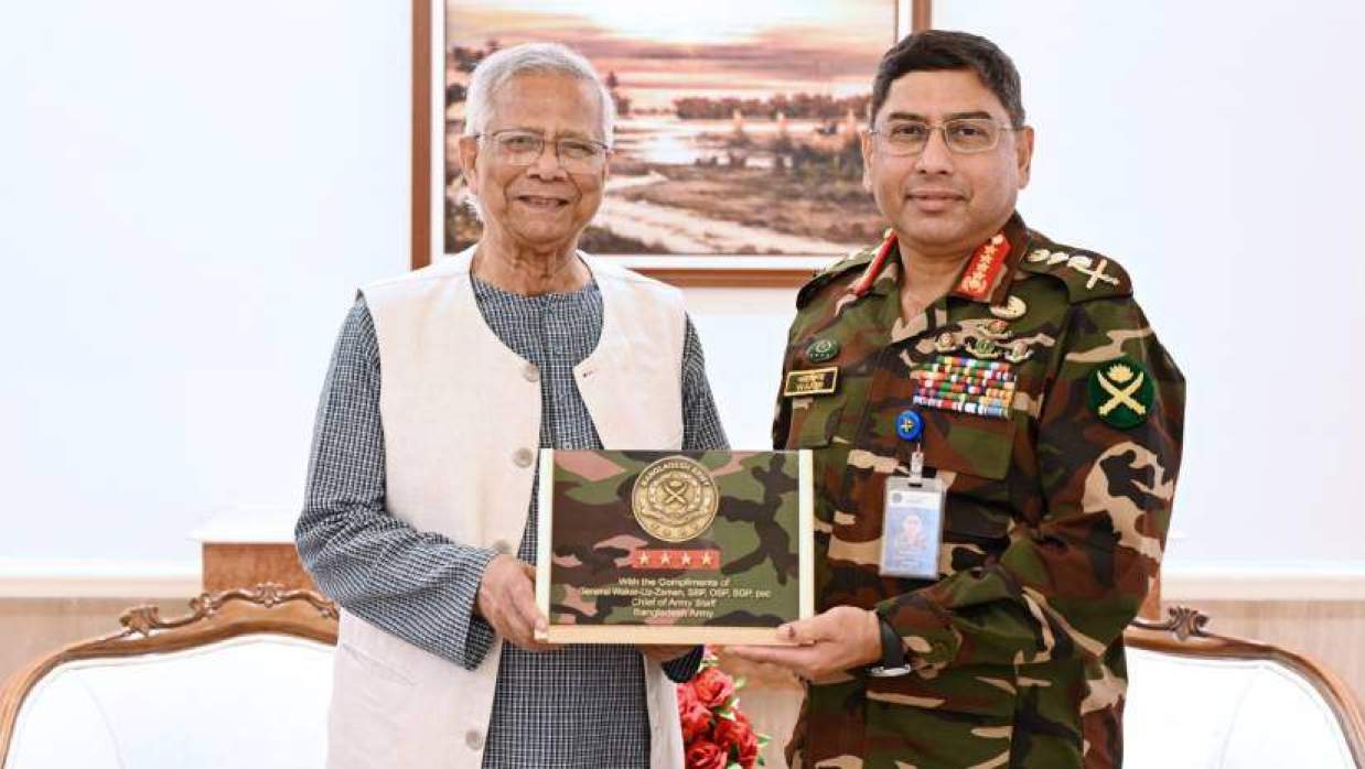 তেজগাঁওয়ে প্রধান উপদেষ্টা কার্যালয়ে সৌজন্য সাক্ষাৎ করেন  সেনাবাহিনীর প্রধান ওয়াকার-উজ-জামান